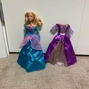 Barbie princess set  (3 dolls, 5 outfits)